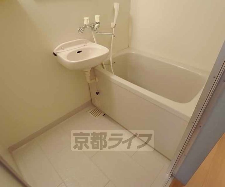 京都府京都市中京区壬生坊城町の賃貸マンションの風呂