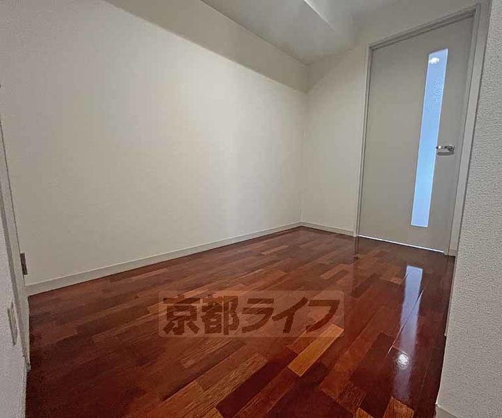 京都府京都市中京区御池通油小路東入石橋町の賃貸マンションの居間