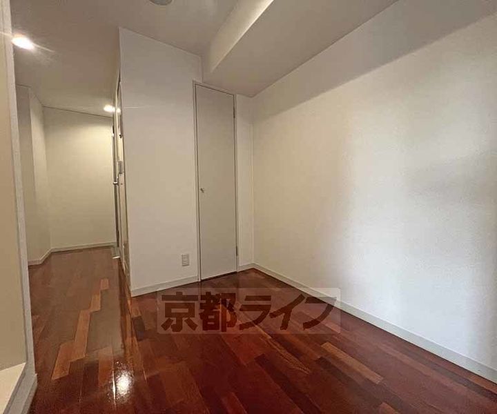 京都府京都市中京区御池通油小路東入石橋町の賃貸マンションの居間