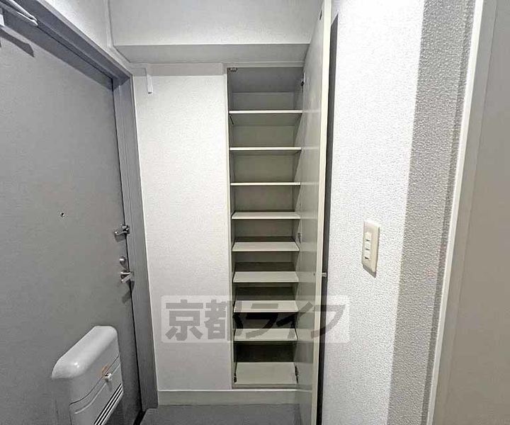 京都府京都市中京区御池通油小路東入石橋町の賃貸マンションの玄関