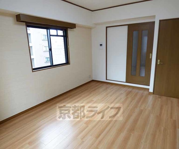 ラフィーネ四条堀川1005の居間