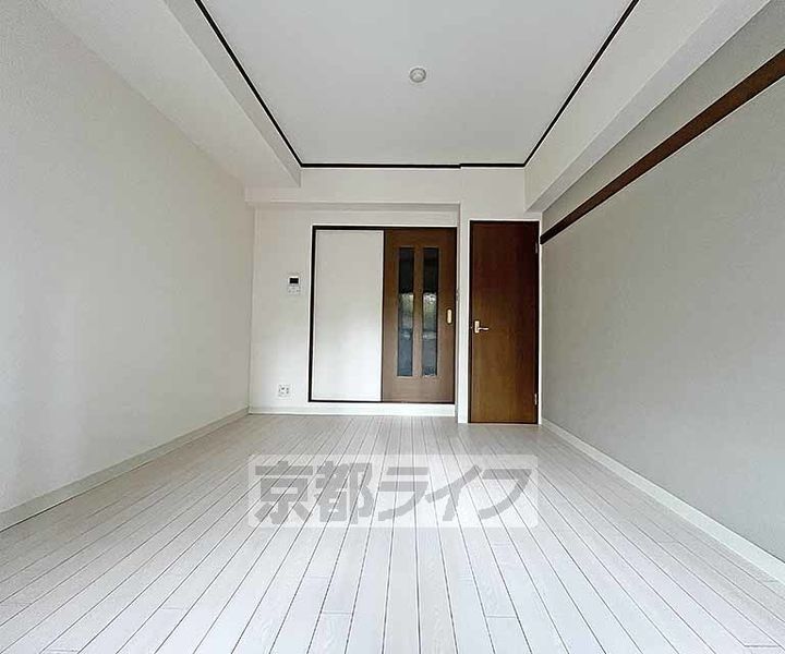 ラフィーネ四条堀川403の居間