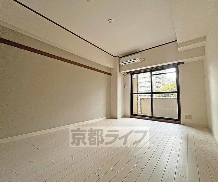 ラフィーネ四条堀川403の居間