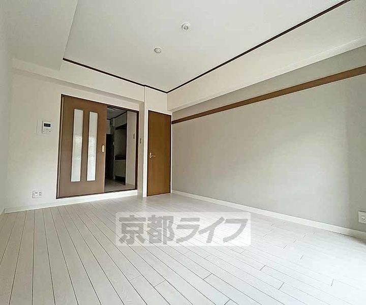 ラフィーネ四条堀川403の居間
