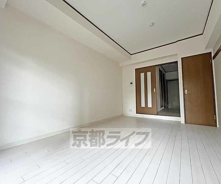 ラフィーネ四条堀川403の居間