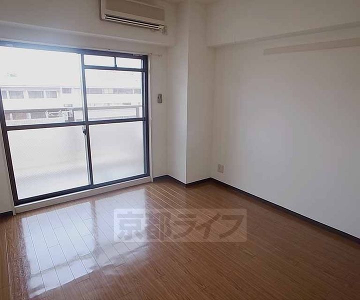 京都府京都市中京区三坊堀川町の賃貸マンションの居間