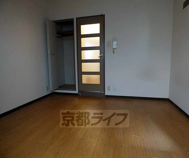 京都府京都市中京区柊町の賃貸マンションの居間