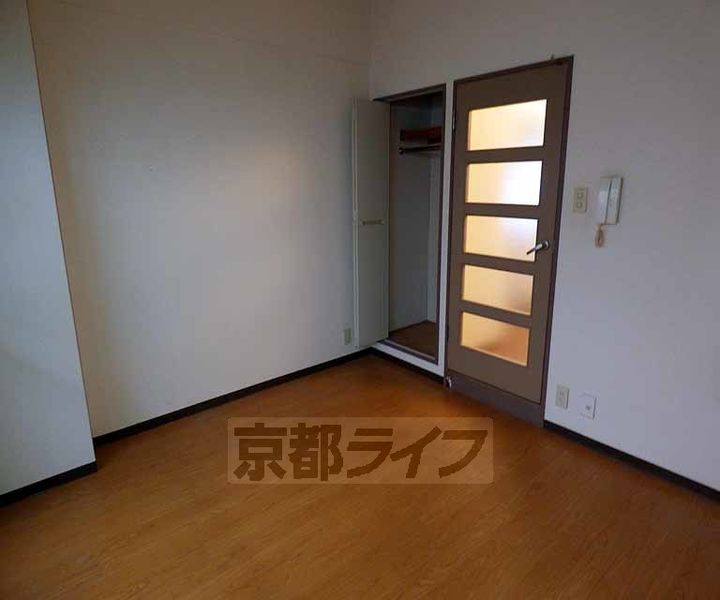 京都府京都市中京区柊町の賃貸マンションの居間