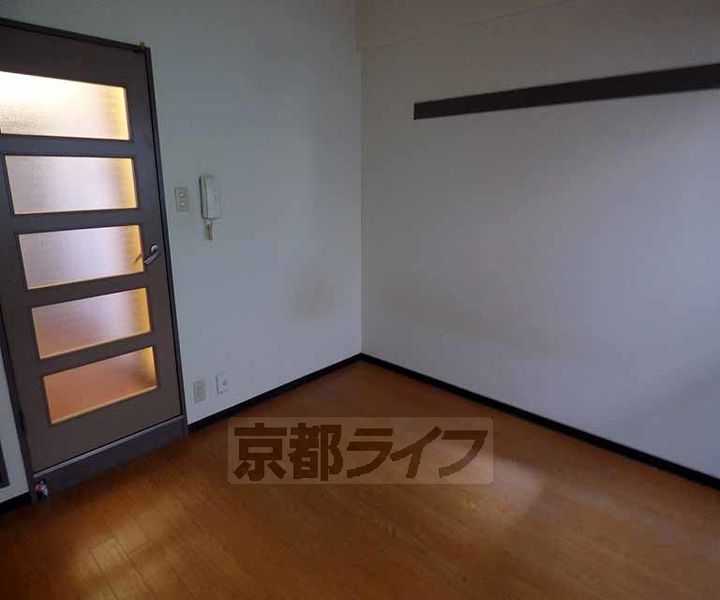 京都府京都市中京区柊町の賃貸マンションの居間