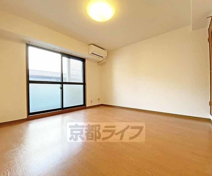 京都府京都市中京区空也町の賃貸マンションの居間