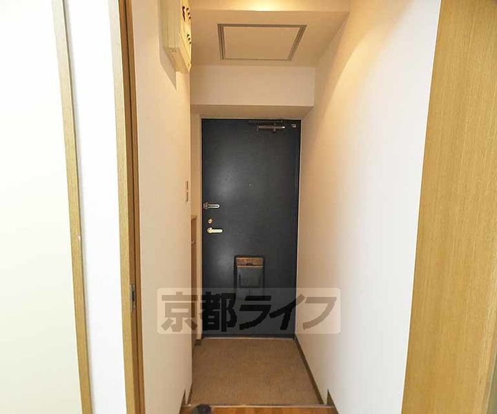 エスリード四条河原町1008の玄関