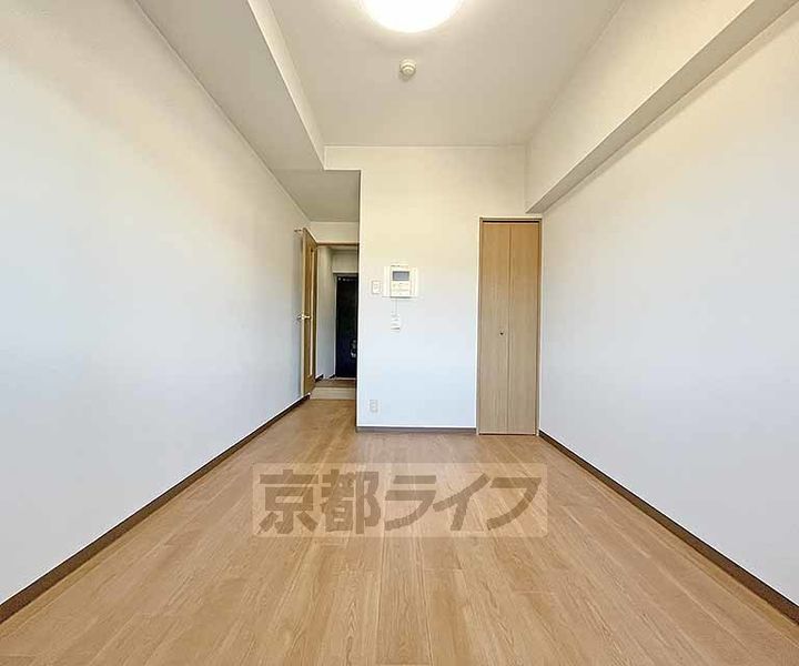 京都府京都市下京区順風町の賃貸マンションの居間