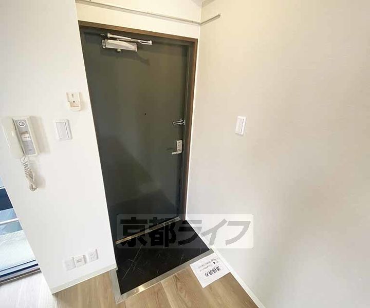 プランニングバンクビル西院の玄関