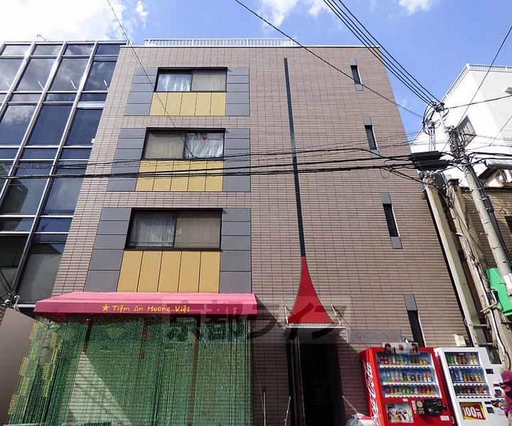 プールトゥジュール中はし302の外観