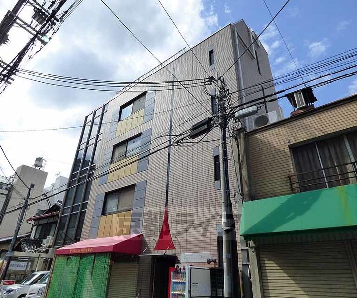 プールトゥジュール中はし302の外観