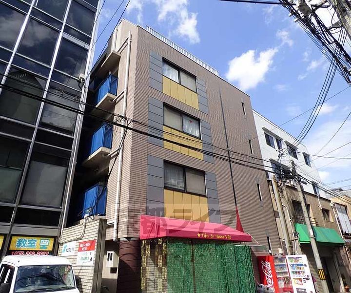 プールトゥジュール中はし302の外観