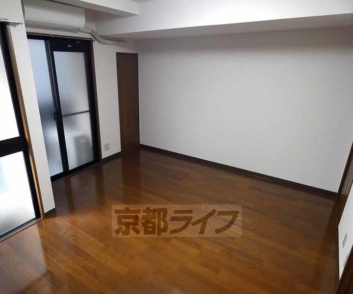 プールトゥジュール中はし302の居間