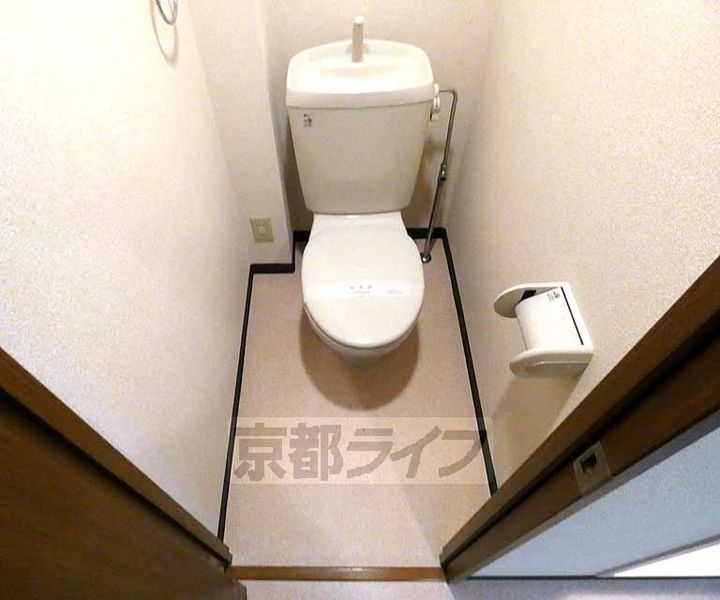 プールトゥジュール中はし302の内装