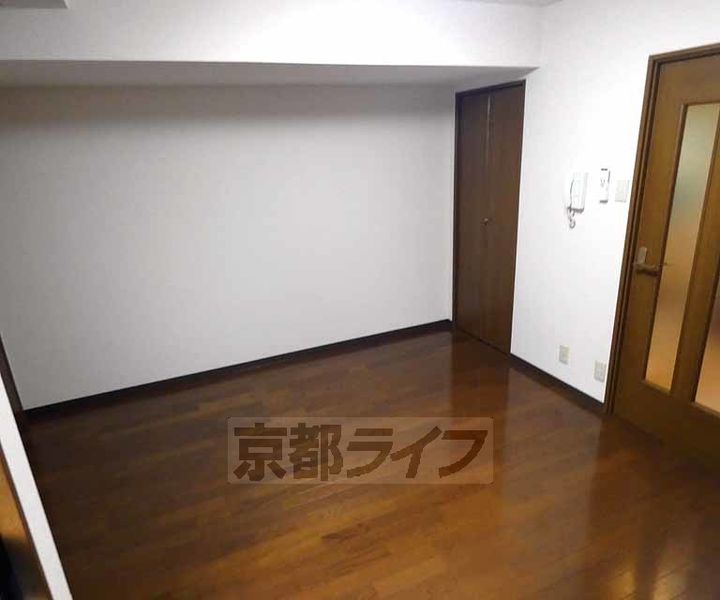 プールトゥジュール中はし302の居間