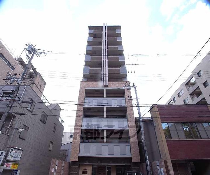 京都府京都市下京区西洞院通綾小路下ル綾西洞院町の賃貸マンションの外観