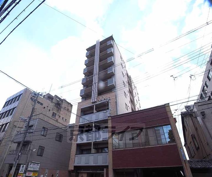 京都府京都市下京区西洞院通綾小路下ル綾西洞院町の賃貸マンションの外観