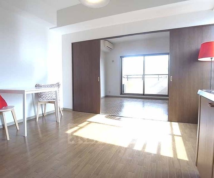 京都府京都市下京区西洞院通綾小路下ル綾西洞院町の賃貸マンションの居間