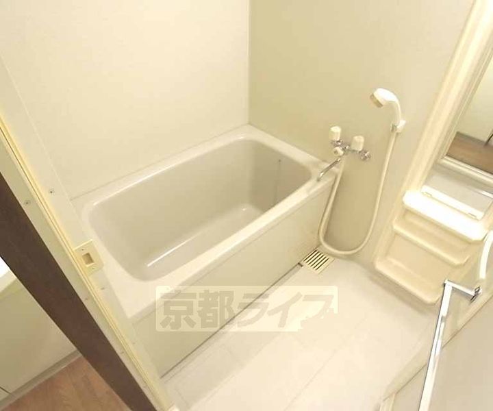 京都府京都市下京区西洞院通綾小路下ル綾西洞院町の賃貸マンションの風呂