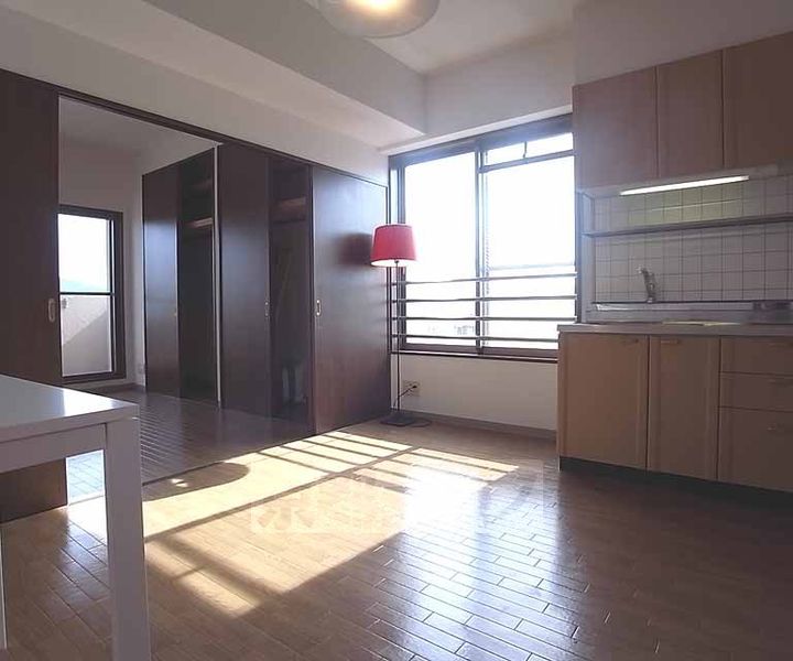 京都府京都市下京区西洞院通綾小路下ル綾西洞院町の賃貸マンションの居間