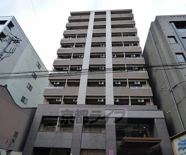 京都府京都市中京区占出山町の賃貸マンションの外観