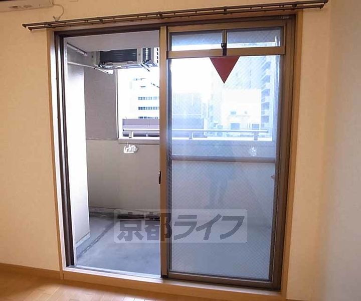京都府京都市中京区占出山町の賃貸マンションの内装