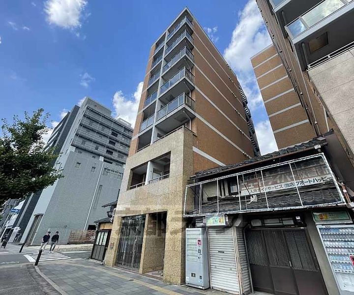 京都府京都市下京区五条通河原町西入ル本覚寺前町の賃貸マンションの外観