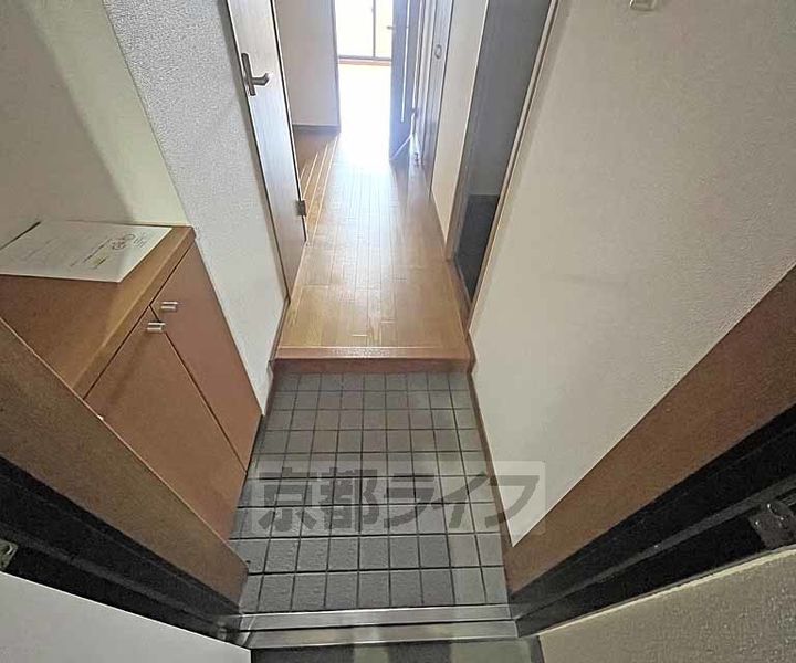 エスト堀川の玄関