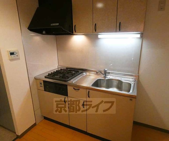 京都府京都市中京区烏帽子屋町の賃貸マンションのキッチン