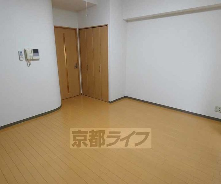 京都府京都市中京区烏帽子屋町の賃貸マンションの居間