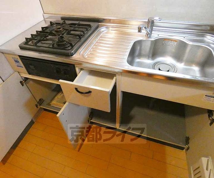 京都府京都市中京区烏帽子屋町の賃貸マンションのキッチン