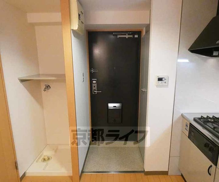 京都府京都市中京区烏帽子屋町の賃貸マンションの玄関