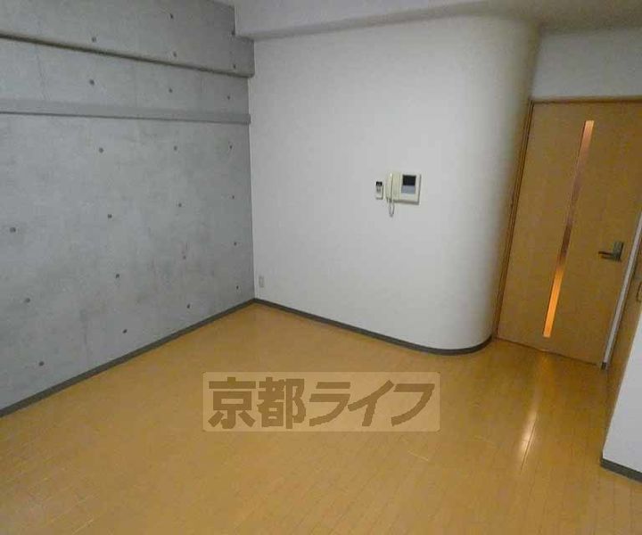 京都府京都市中京区烏帽子屋町の賃貸マンションの居間