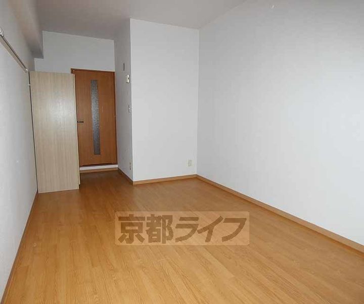 京都府京都市中京区壬生御所ノ内町の賃貸マンションの居間