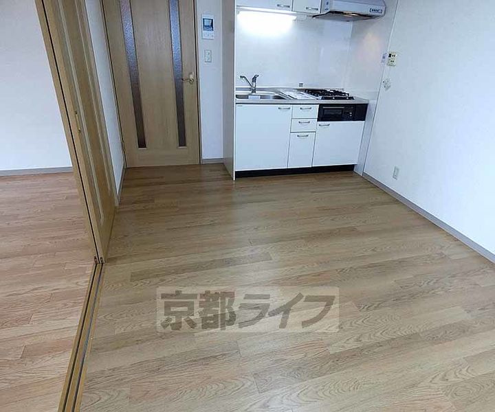 プラ タラクの居間