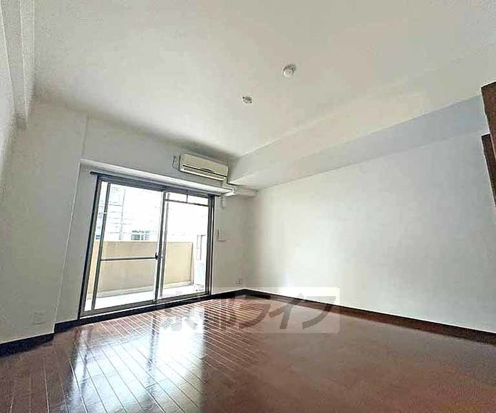 京都府京都市中京区夷川通富小路西入俵屋町の賃貸マンションの居間