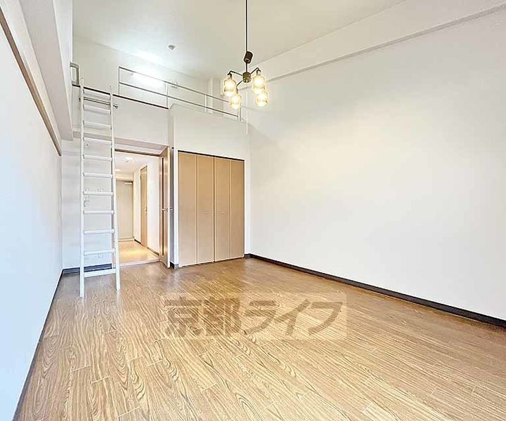 京都府京都市中京区観音堂町の賃貸マンションの寝室