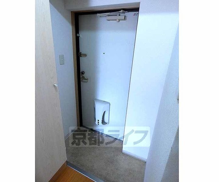 ハウスセゾン四条通の玄関