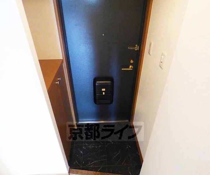 京都府京都市中京区八百屋町の賃貸マンションの玄関