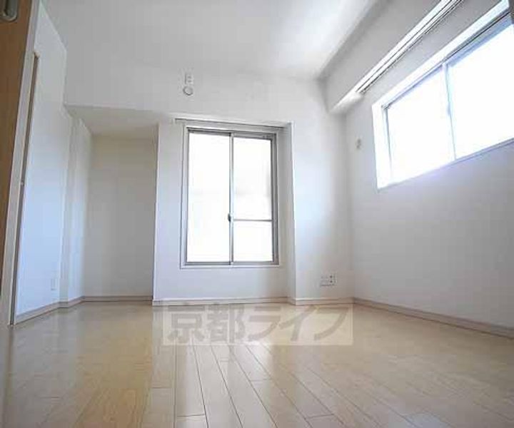 エルシア四条麩屋町202の居間