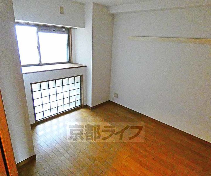 「ミルウィンドウ」の居間