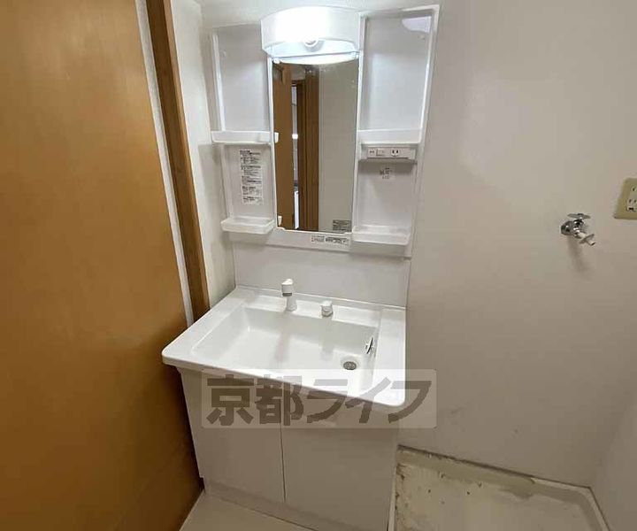 京都府京都市下京区五条通堀川西入柿本町の賃貸マンションの内装