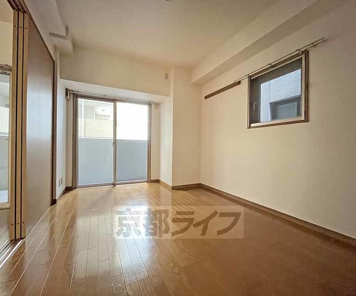 京都府京都市下京区石井筒町の賃貸マンションの居間