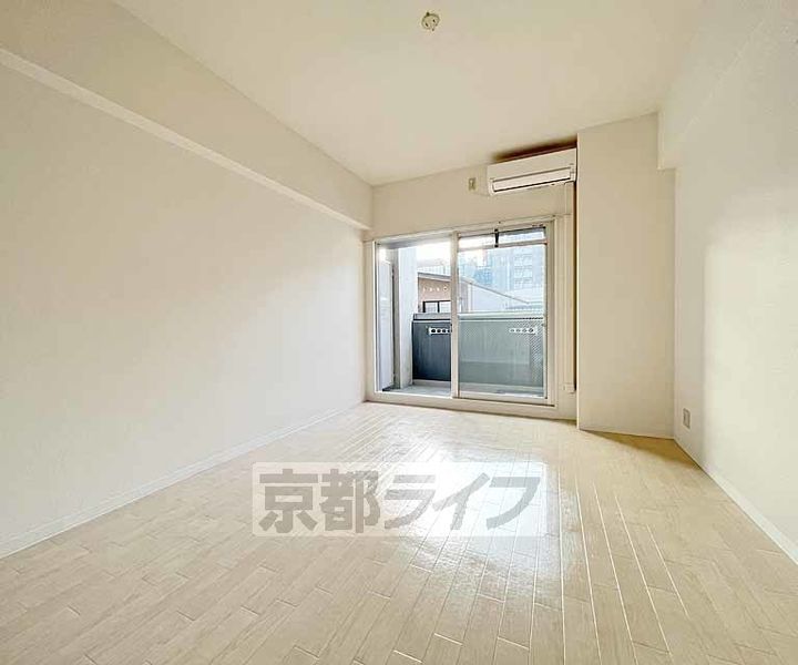 京都府京都市中京区瓦之町の賃貸マンションの居間