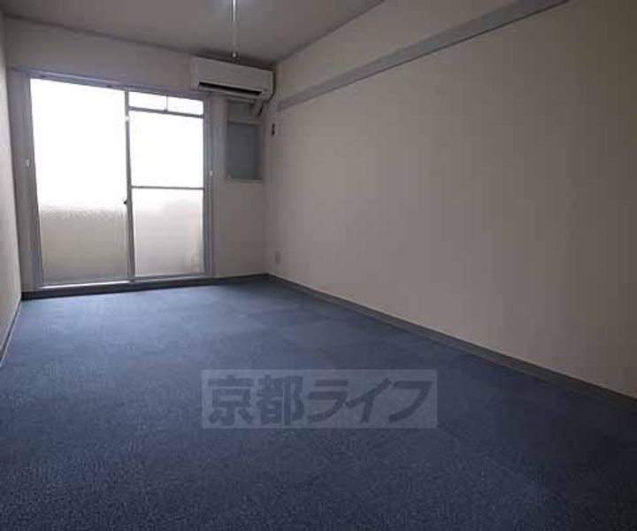 メゾンドセルリアン201の居間