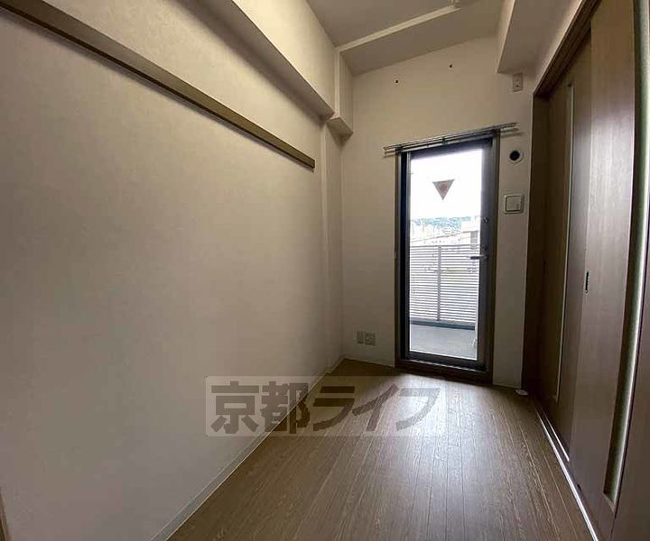 京都府京都市下京区朝妻町の賃貸マンションの居間